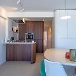아파트 Volledig Gerenoveerd 2 Slaapkamer Met Zeezicht! *