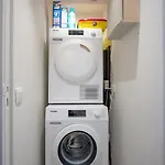 Volledig Gerenoveerd 2 Slaapkamer Met Zeezicht! 아파트 *