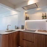 Volledig Gerenoveerd 2 Slaapkamer Met Zeezicht! 아파트