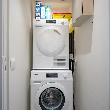 Volledig Gerenoveerd 2 Slaapkamer Met Zeezicht! דירה *