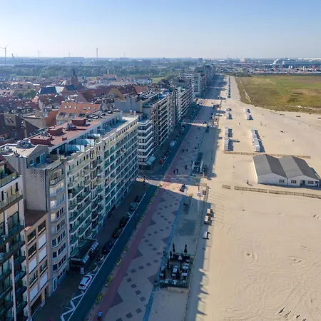 Volledig Gerenoveerd 2 Slaapkamer Met Zeezicht! *