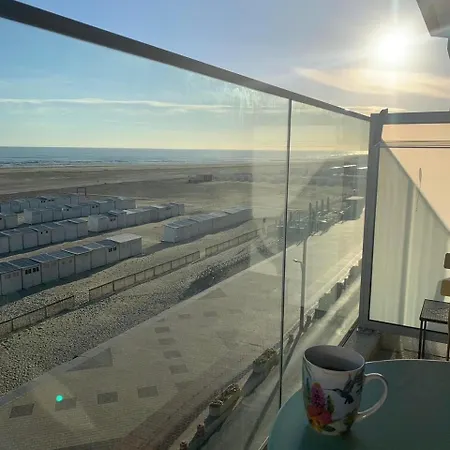 アパート Volledig Gerenoveerd 2 Slaapkamer Met Zeezicht!