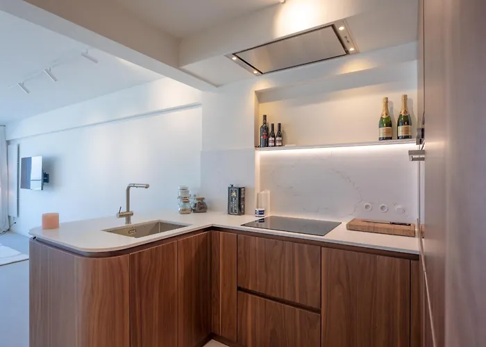 Volledig Gerenoveerd 2 Slaapkamer Met Zeezicht! Apartmán