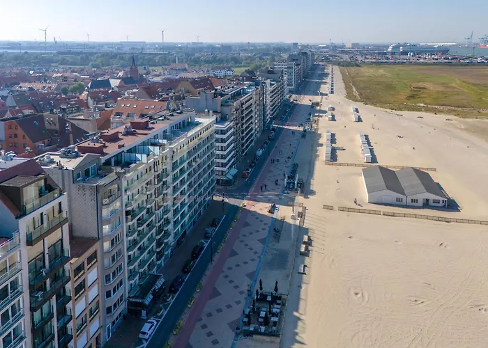 Volledig Gerenoveerd 2 Slaapkamer Met Zeezicht! *
